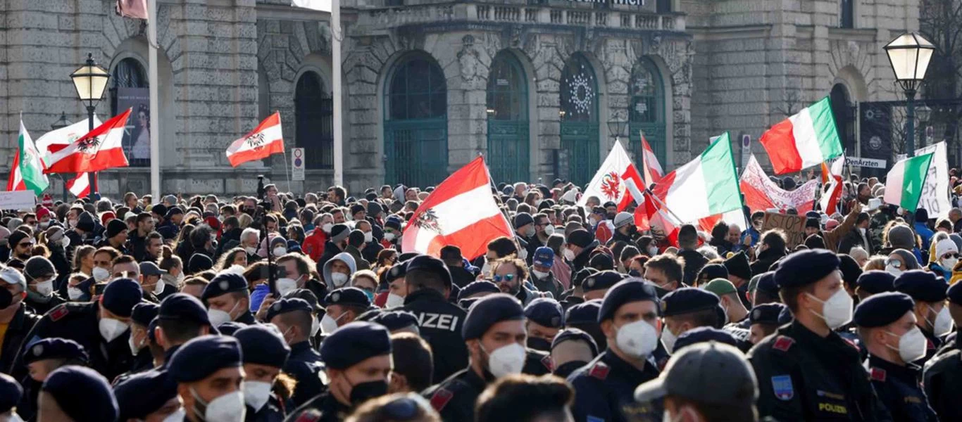 Σφοδρές αντιδράσεις στην Αυστρία από τον αναγκαστικό εμβολιασμό: Τέλος στις ατομικές ελευθερίες - 3.600€ το πρόστιμο!